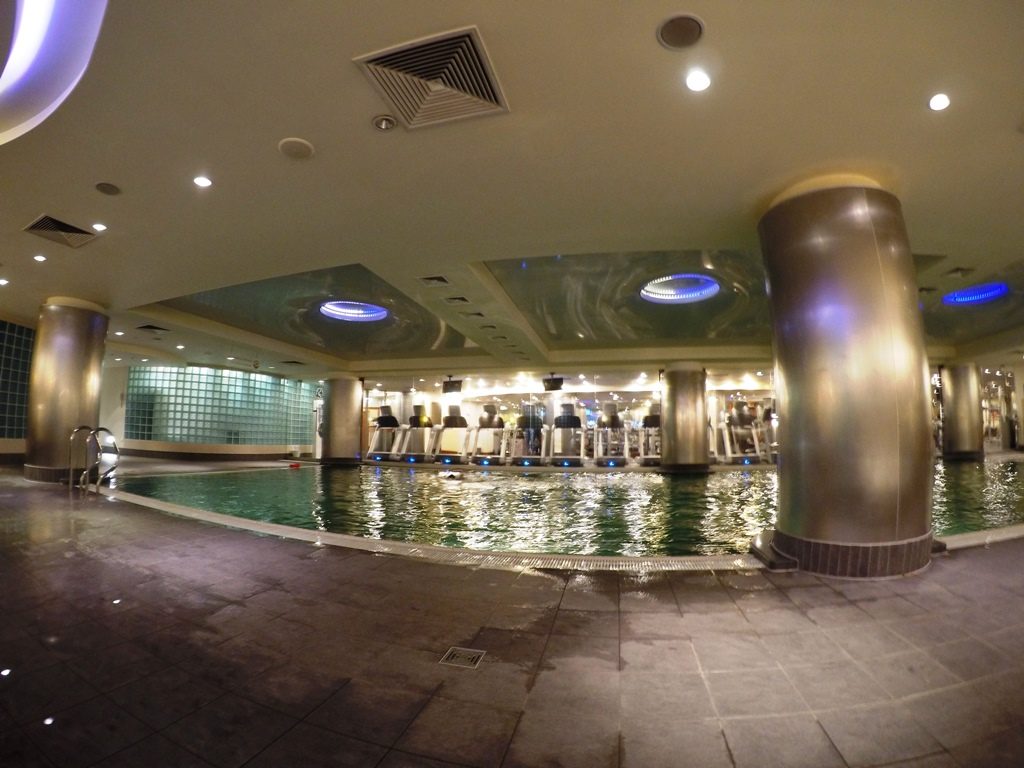 basen w Regent Warsaw - Test warszawskich hoteli: ranking hoteli 5-gwiazdkowych