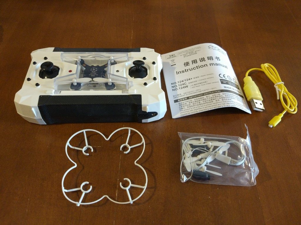 Zawartość pudełka z dronem