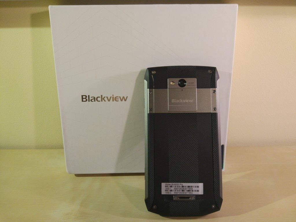 tył telefonu - recenzja Blackview BV8000 Pro