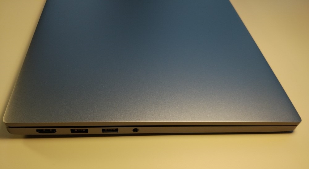 Xiaomi Mi Notebook Pro - recenzja chińskiego MacBooka - panel lewy