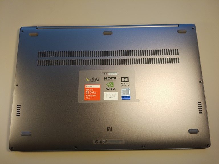 Xiaomi Mi Notebook Pro - recenzja chińskiego MacBooka - spód laptopa