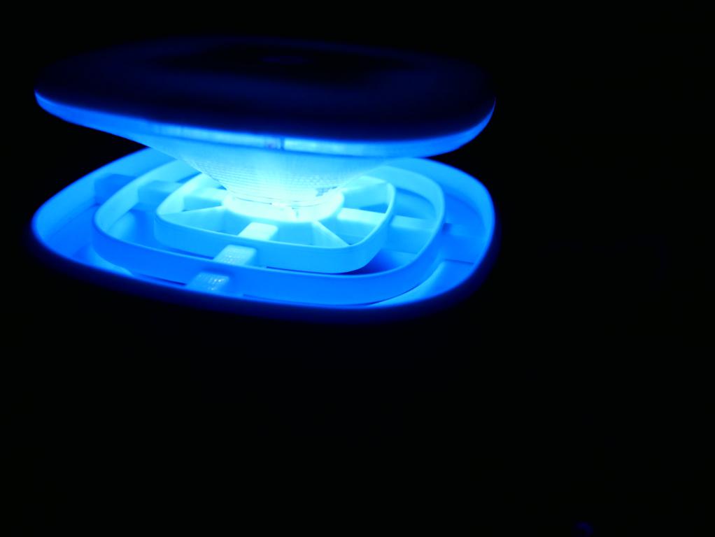 Recenzja lampki - pułapki na komary - świecąca lampka LED