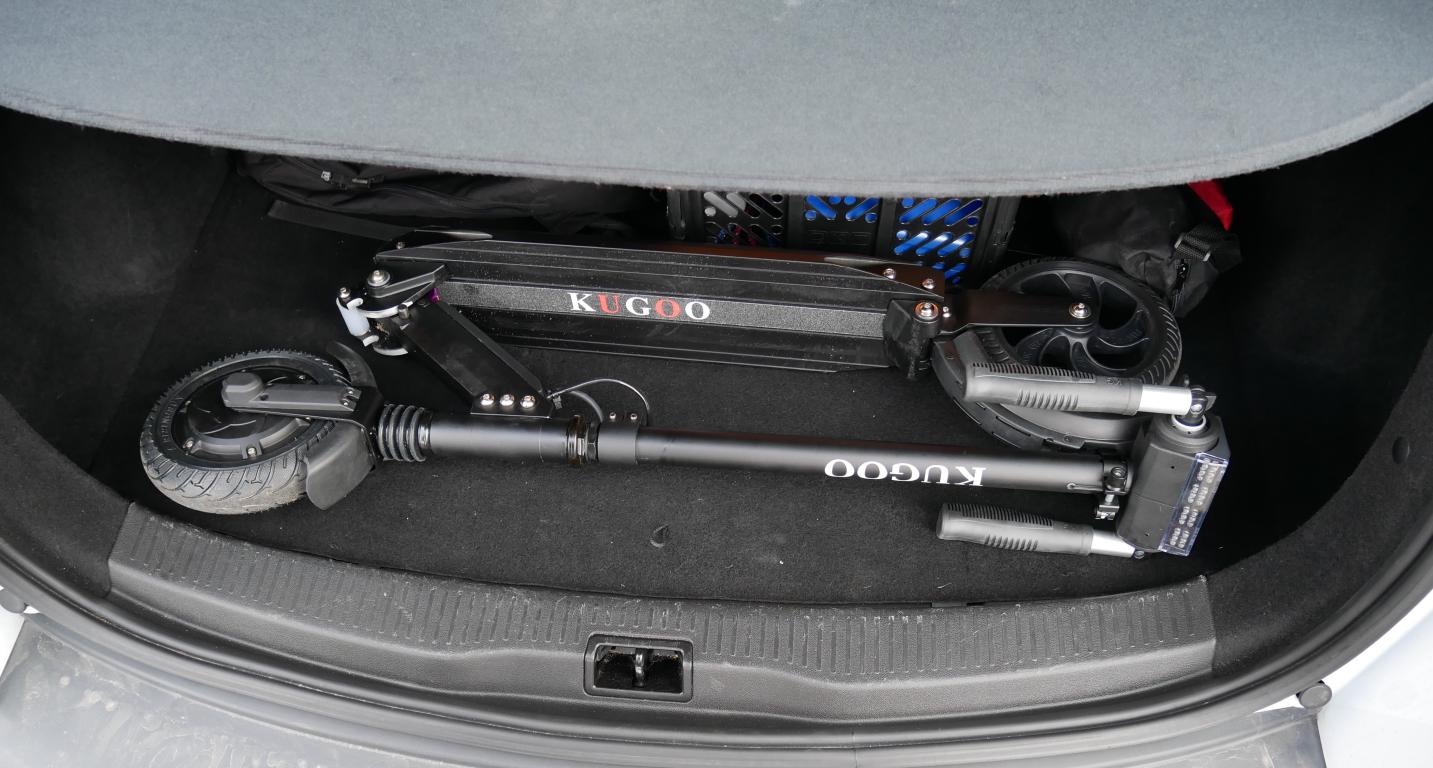 Recenzja Kugoo S1 - chińskiej hulajnogi elektrycznej - w bagażniku