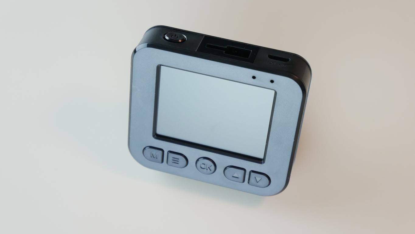 Kamera samochodowa Navitel R200 NV - wyświetlacz