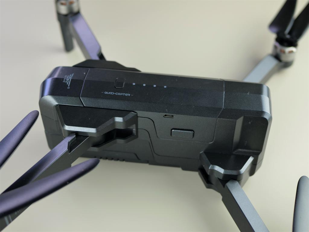 Recenzja drona SJRC F11 PRO - grzbiet drona