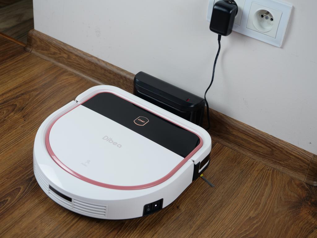 Dibea D500 PRO - recenzja taniego robota sprzątającego z mopowaniem - ładowanie