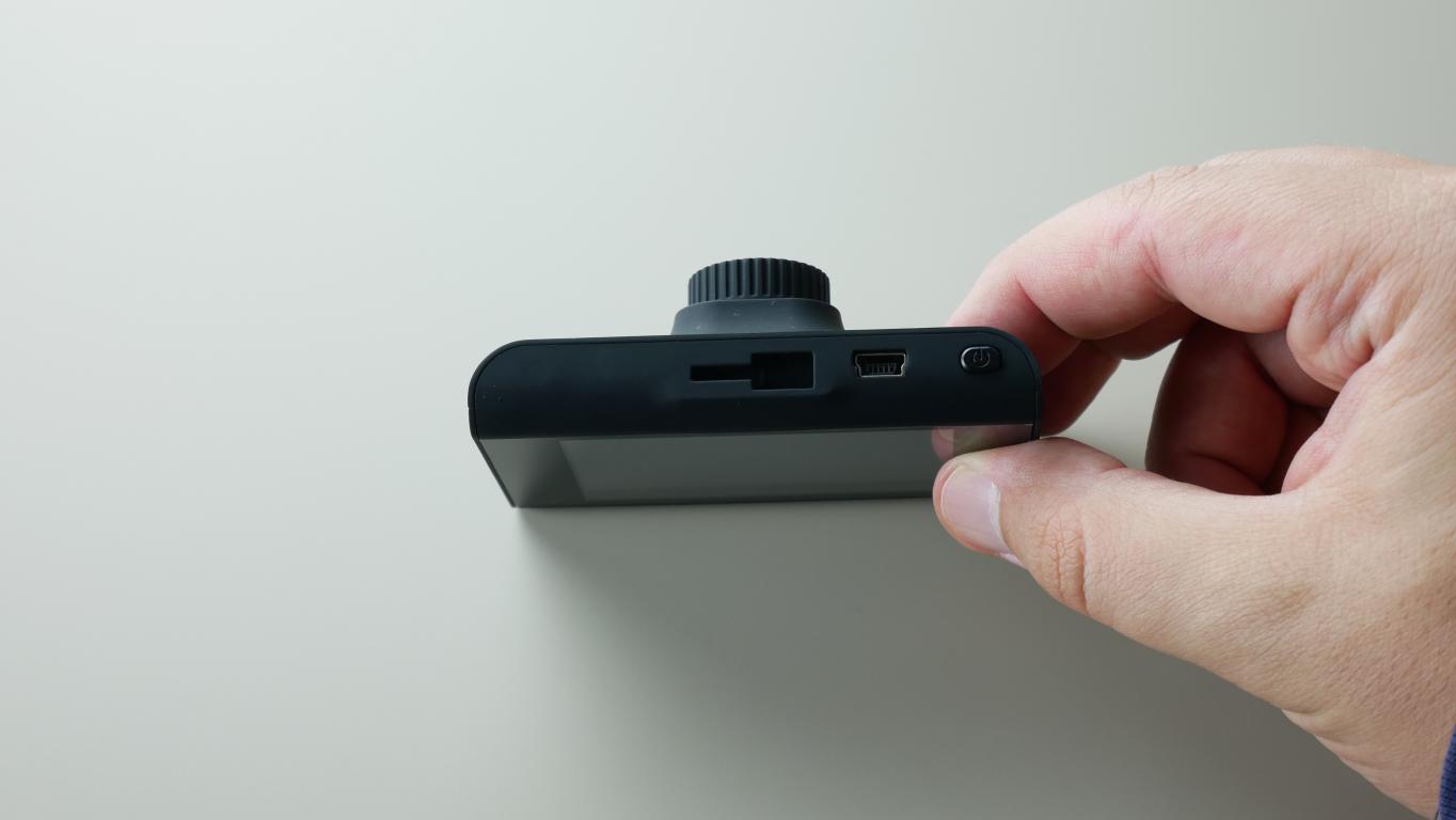 Navitel R400 NV - recenzja wideorejestratora samochodowego za mniej niż 200 zł - kamera z góry
