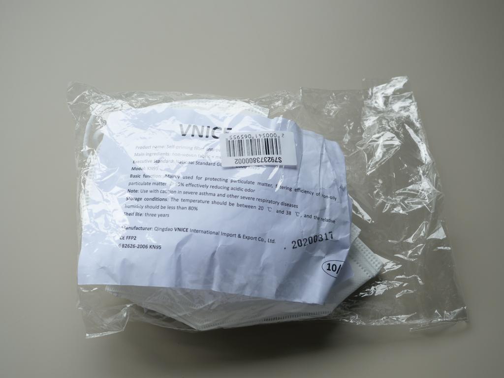 Maseczka antywirusowa FFP2 N95 KN95 z Lightinthebox - paczka z etykietą