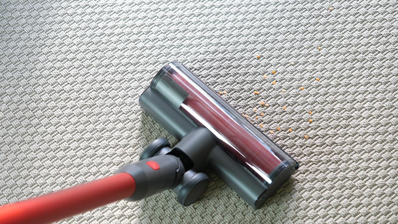 Roborock H6 Adapt - recenzja bezprzewodowego odkurzacza pionowego - odkurzanie twardego dywanu