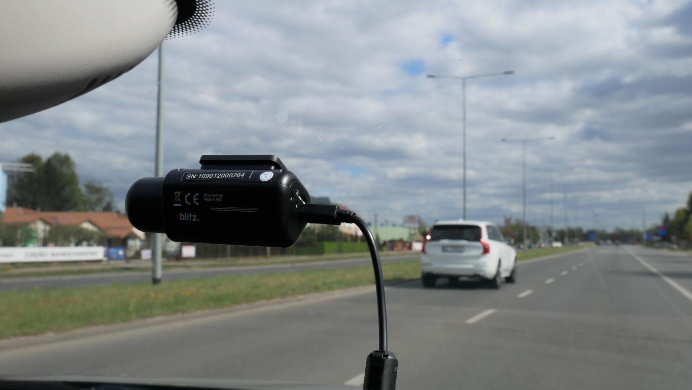 Xblitz S4 - recenzja mini kamery samochodowej - kamera w trakcie jazdy