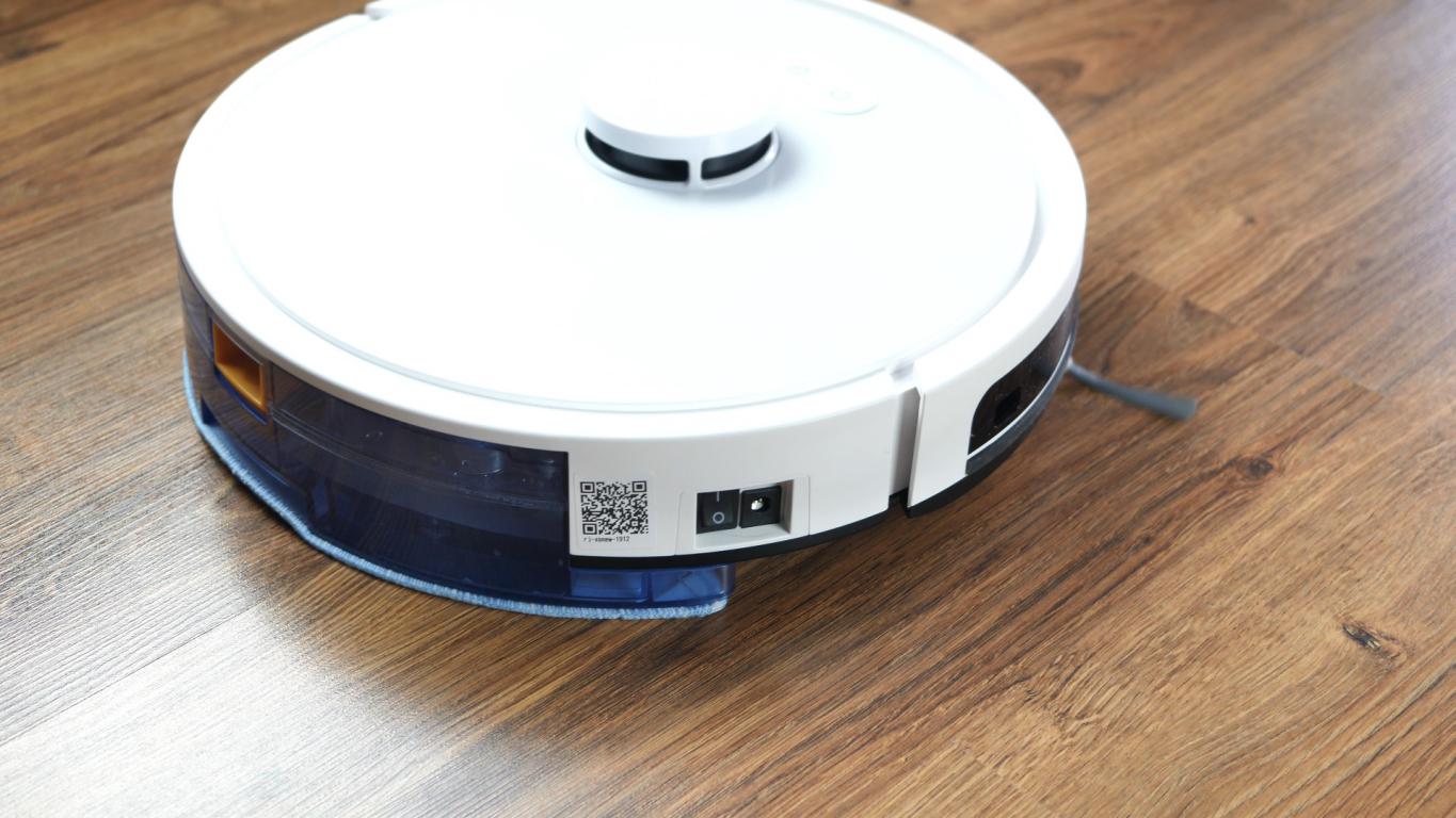 RoboJet X-One White - recenzja robota sprzątającego - mopowanie paneli