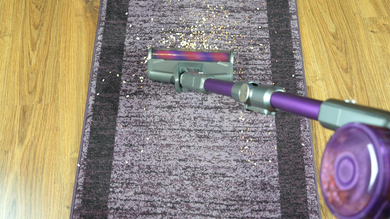 Recenzja odkurzacza pionowego Jimmy JV85 PRO - odkurzanie dywanu