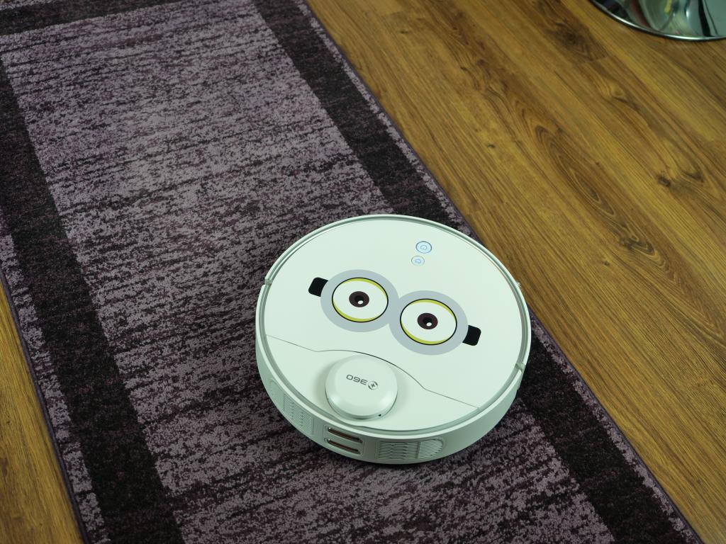 360 S9 - recenzja robota sprzątającego - na dywanie
