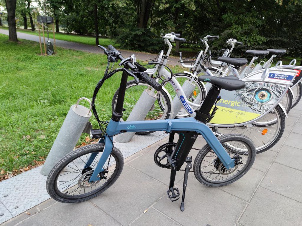 Fiido D11 - recenzja roweru elektrycznego o ogromnym zasięgu - porównanie z rowerem miejskim