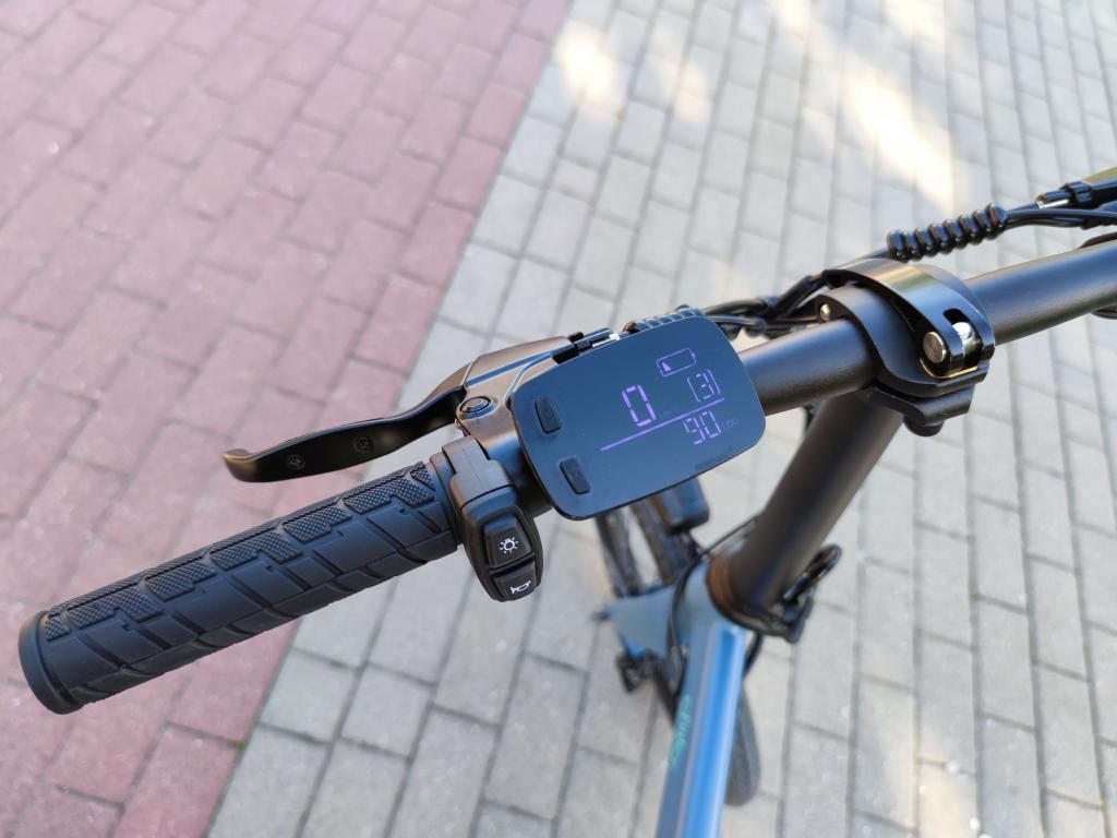 Fiido D11 - recenzja roweru elektrycznego o ogromnym zasięgu - wyświetlacz i zasięg