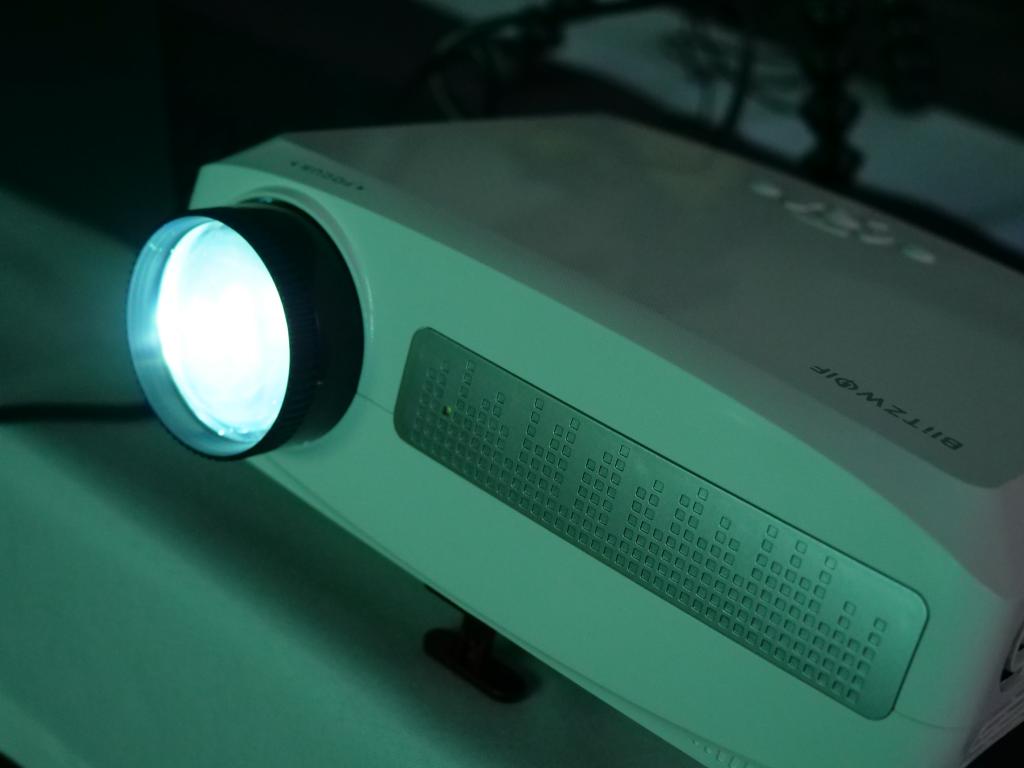 Blitzwolf BW-VP6 - recenzja projektora Full HD w super cenie - lampa