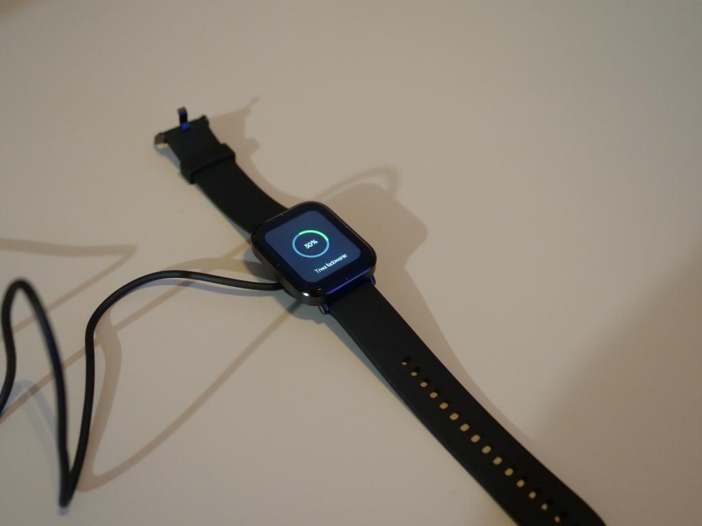 Mibro Color - recenzja smartwatcha w super cenie - ładowanie