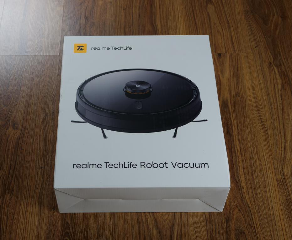 realme TechLife Robot Vacuum - pudło z robotem
