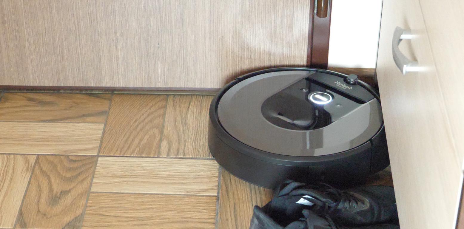 iRobot Roomba i7 - w kącie