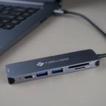 HUB USB-C NOVOO z Aliexpress - świetny sposób na dodatkowe gniazda w laptopie - HUB i laptop