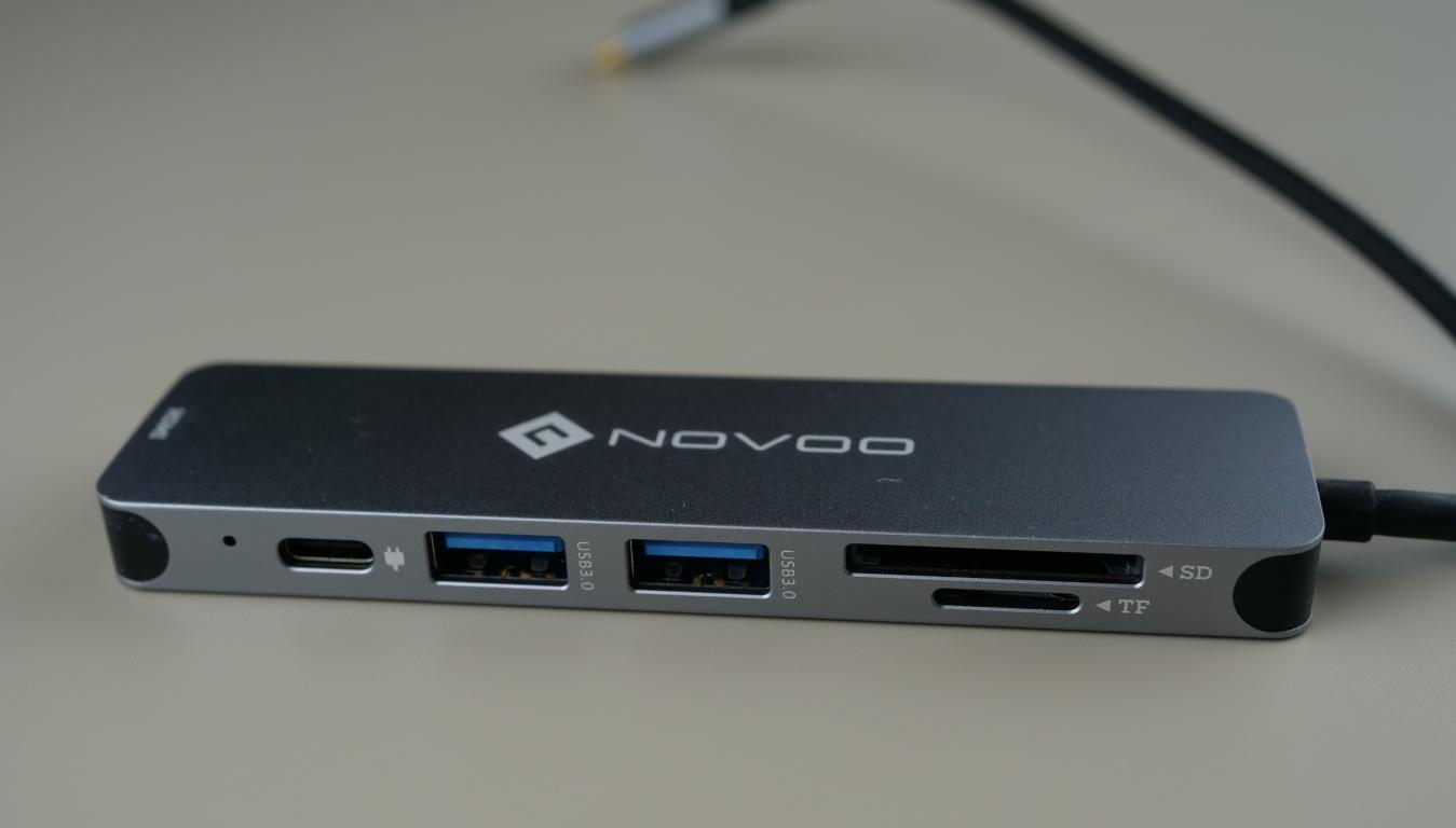 HUB USB-C NOVOO z Aliexpress - świetny sposób na dodatkowe gniazda w laptopie - gniazda