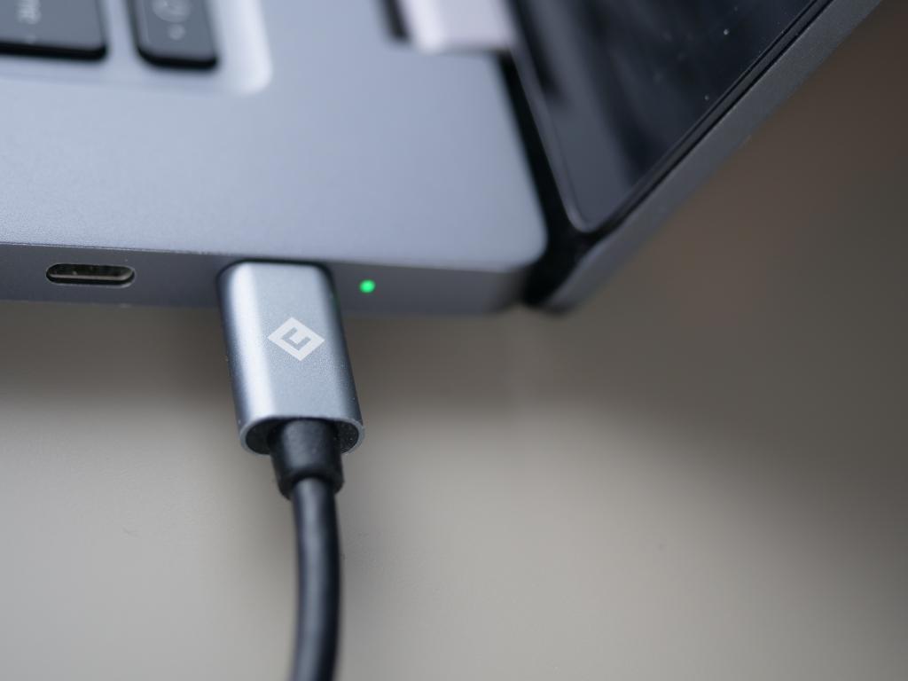 HUB USB-C NOVOO z Aliexpress - świetny sposób na dodatkowe gniazda w laptopie - ładowanie