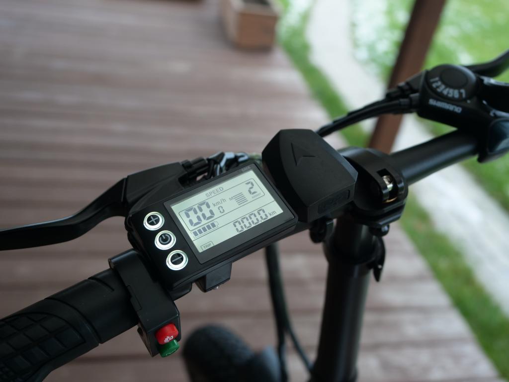 ADO A20F - recenzja rewelacyjnego roweru elektrycznego typu fatbike - wyświetlacz