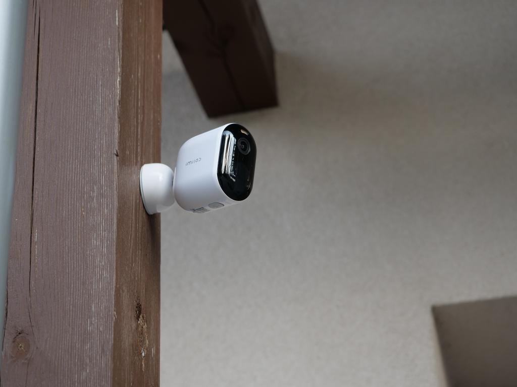IMILAB EC4 - recenzja zewnętrznej bezprzewodowej kamery do monitoringu domu - kamera od frontu