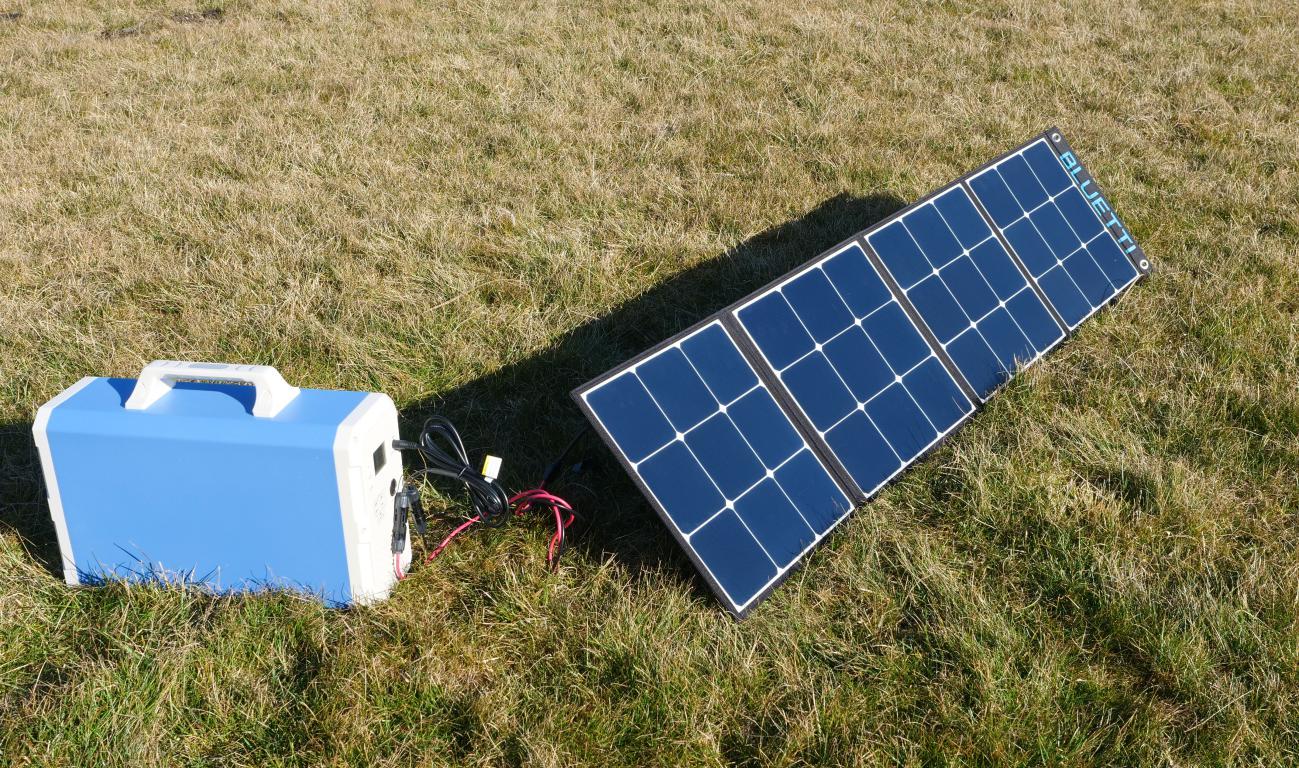 PowerOak BLUETTI EB240 - ładowanie z energii słonecznej