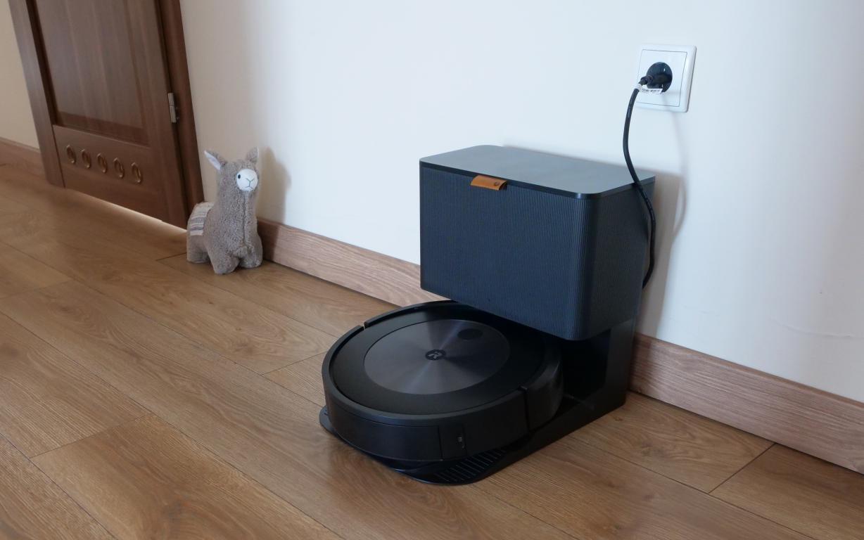 iRobot Roomba j7+ - ładowanie