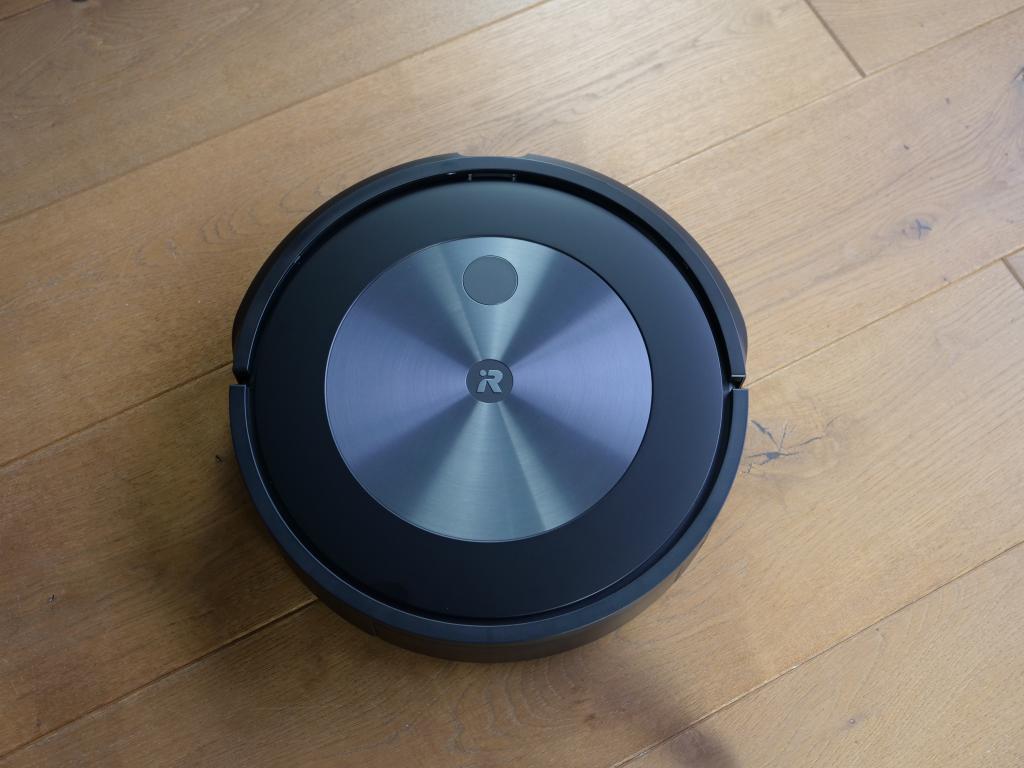 iRobot Roomba j7+ - recenzja robota odkurzającego z funkcją rozpoznawania przeszkód