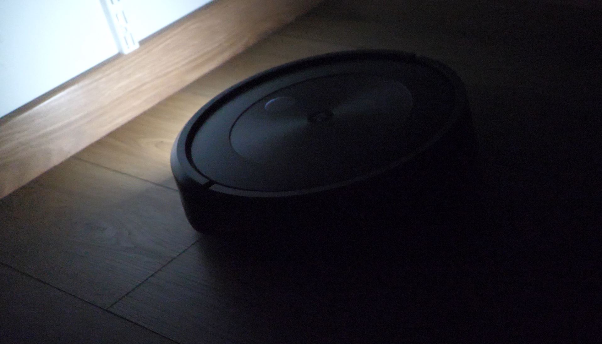 iRobot Roomba w ciemności