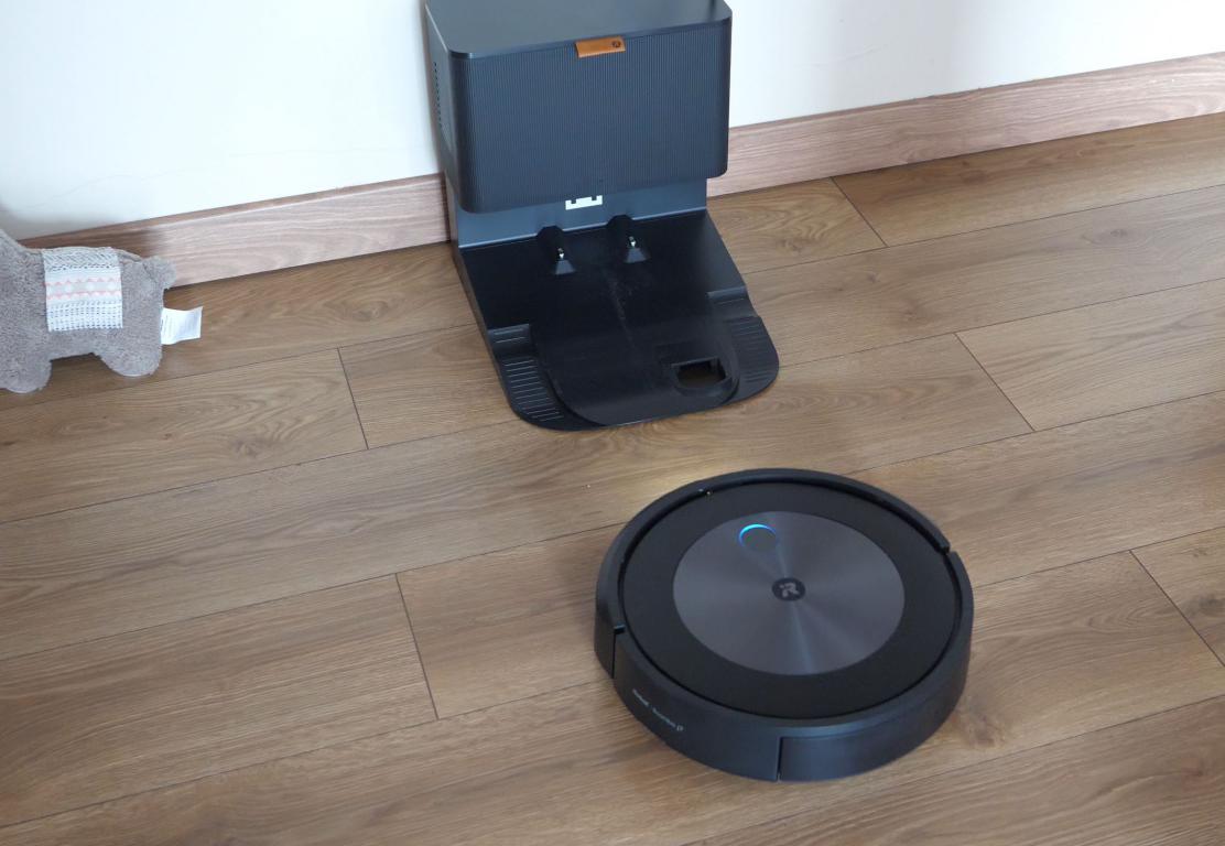 powrót do stacji Clean Base - iRobot Roomba j7+