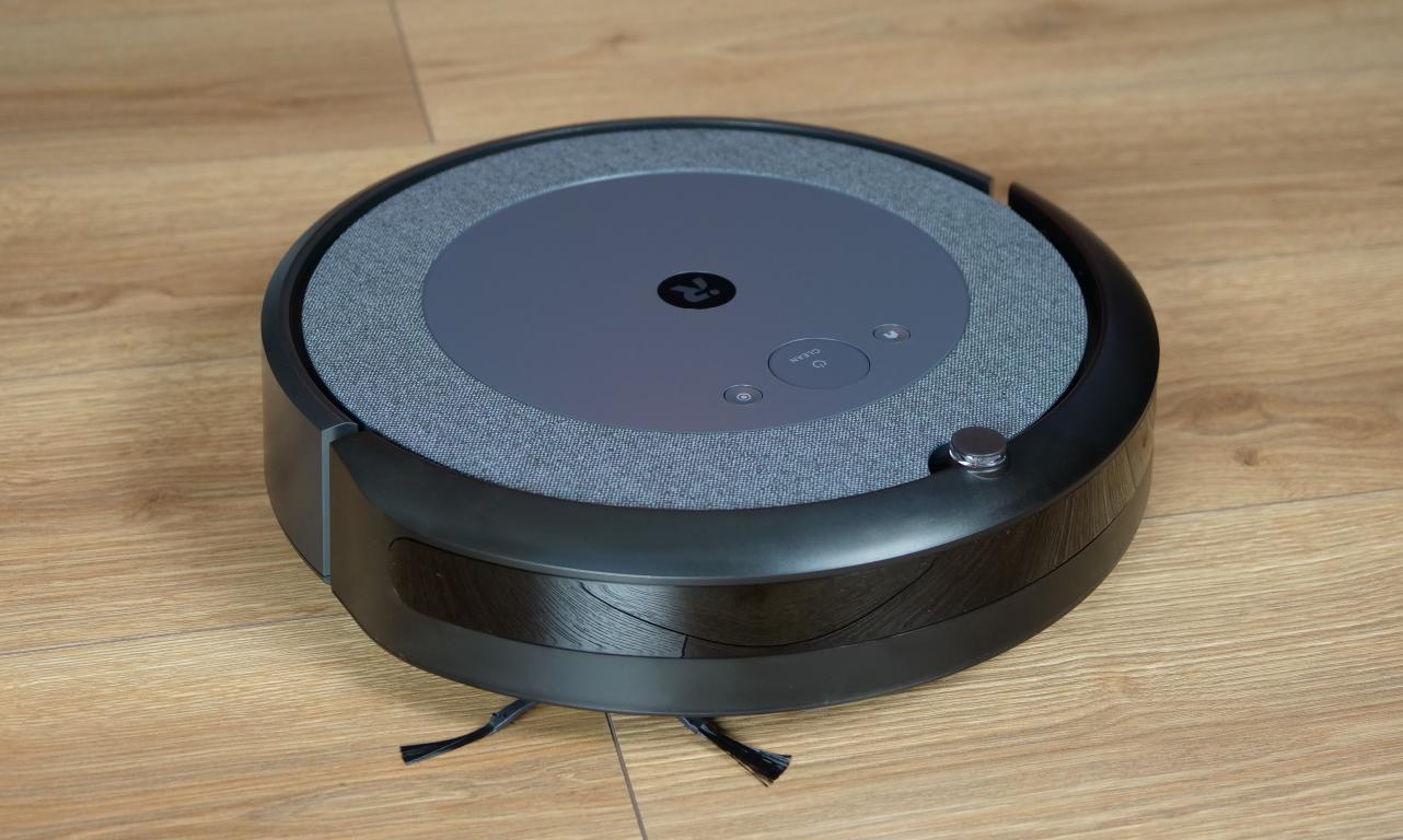 iRobot Roomba i5+ - recenzja - robot z bliska