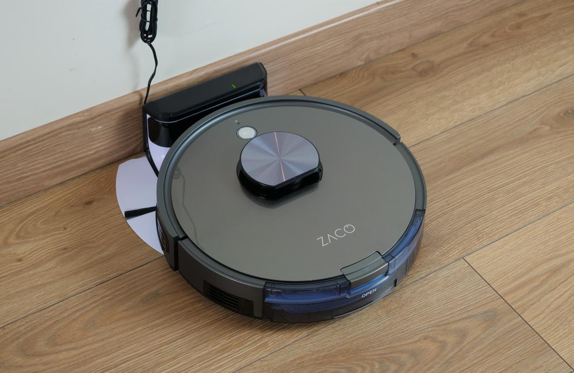 ZACO A10 - recenzja robota sprzątającego z laserową nawigacją i wibrującym mopem - ładowanie