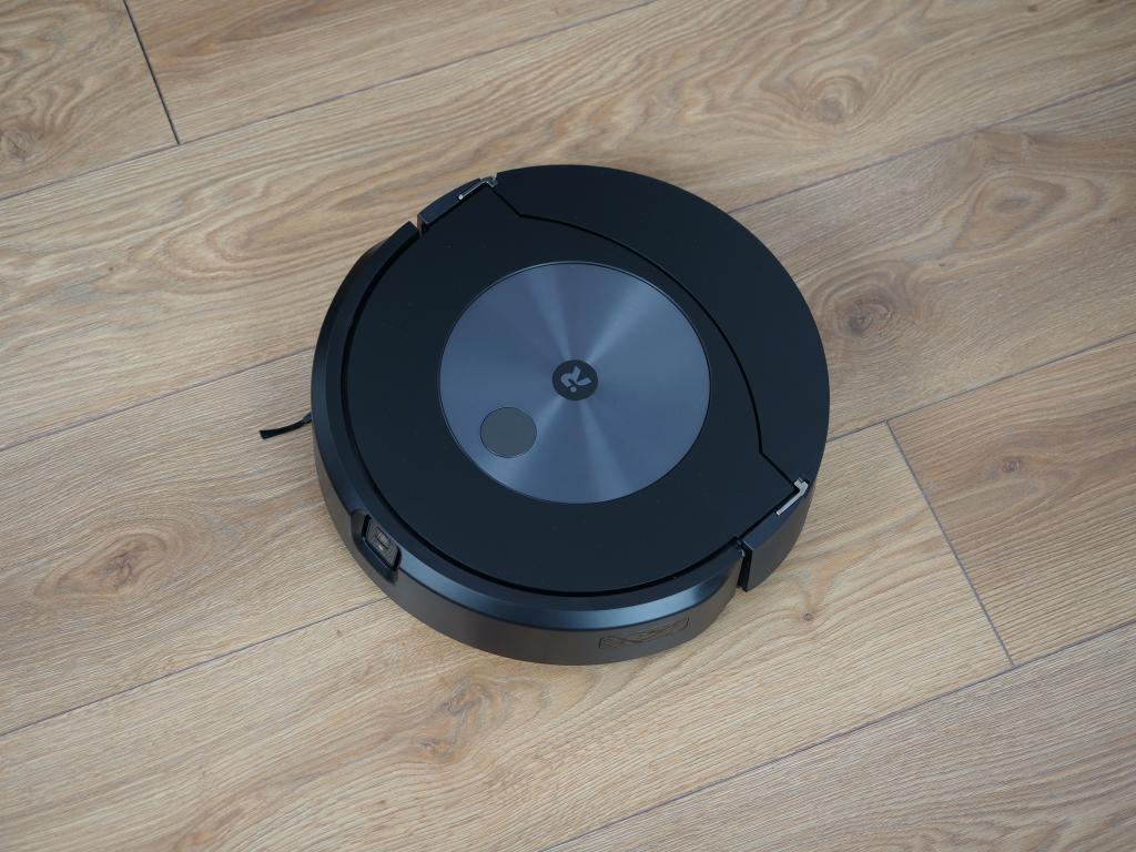 iRobot Roomba Combo j7+ - recenzja topowego robota sprzątającego z funkcją mopowania - robot z góry