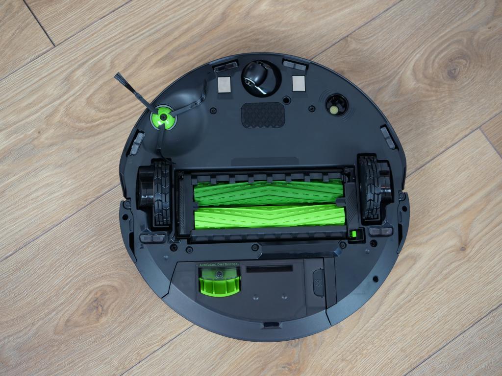 iRobot Roomba Combo j7+ - recenzja topowego robota sprzątającego z funkcją mopowania - spód robota