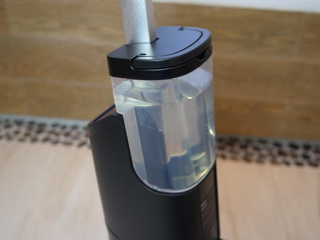 RoboJet Washer - recenzja elektrycznego mopa - pojemnik na wodę