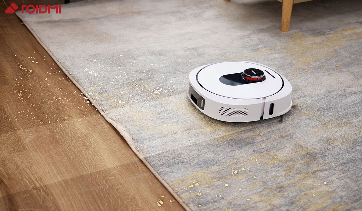 ROIDMI Eva - w pełni autonomiczny robot sprzątający, który odkurzy i zmopuje podłogę - na dywanie