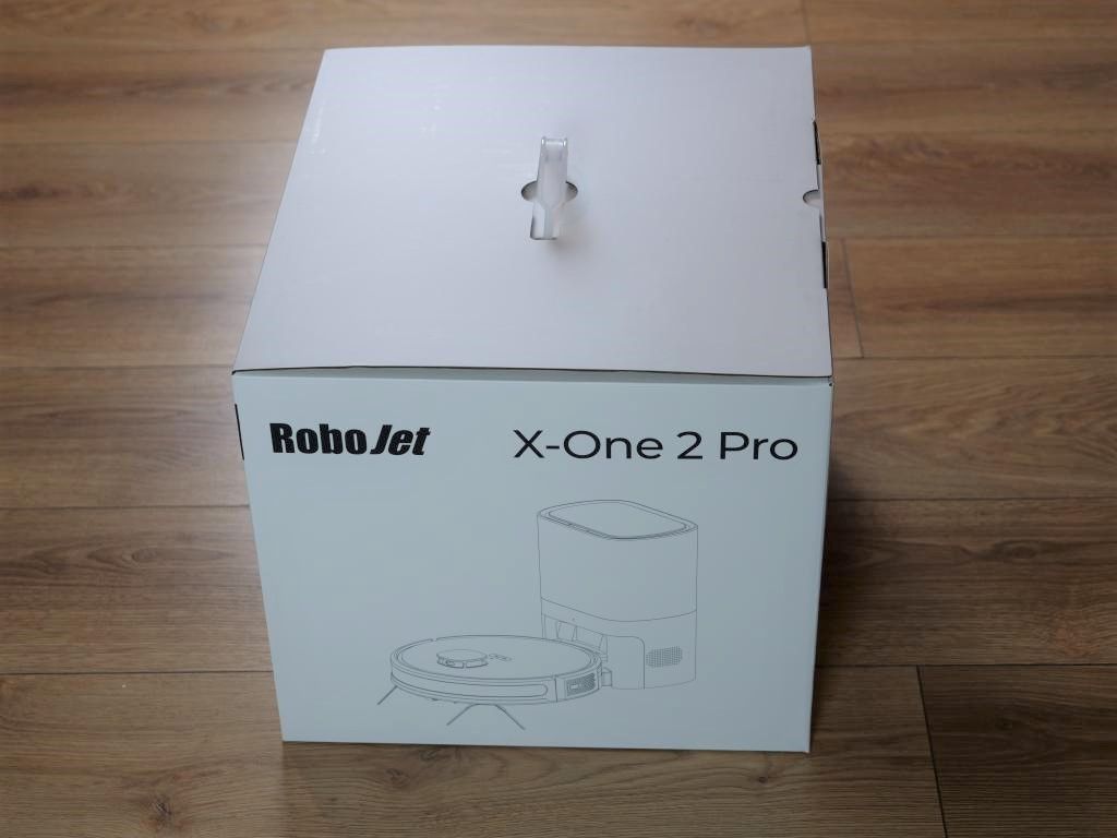 RoboJet X-One 2 PRO - recenzja robota sprzątającego - pudło
