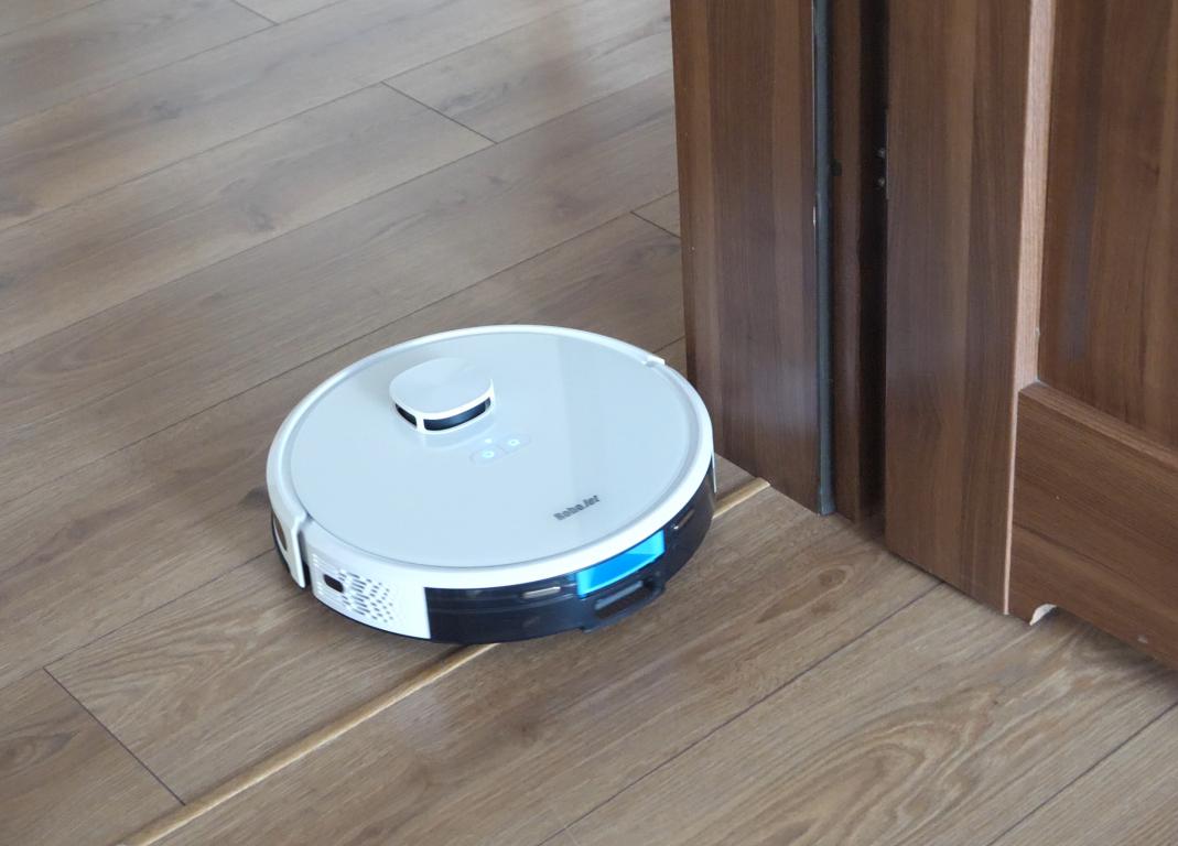 RoboJet X-One 2 Pro - robot sprzątający - zwiedzanie mieszkania