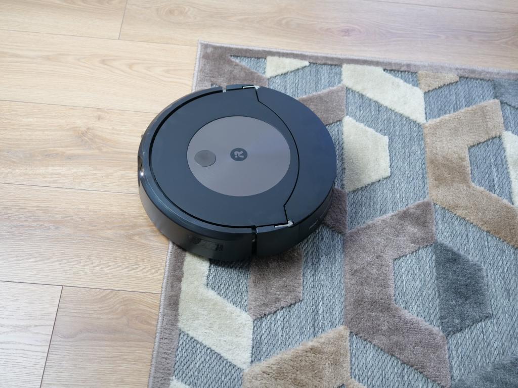 iRobot Roomba Combo j9+ RECENZJA topowego robota sprzątającego ze stacją na brud i wodę - na dywanie