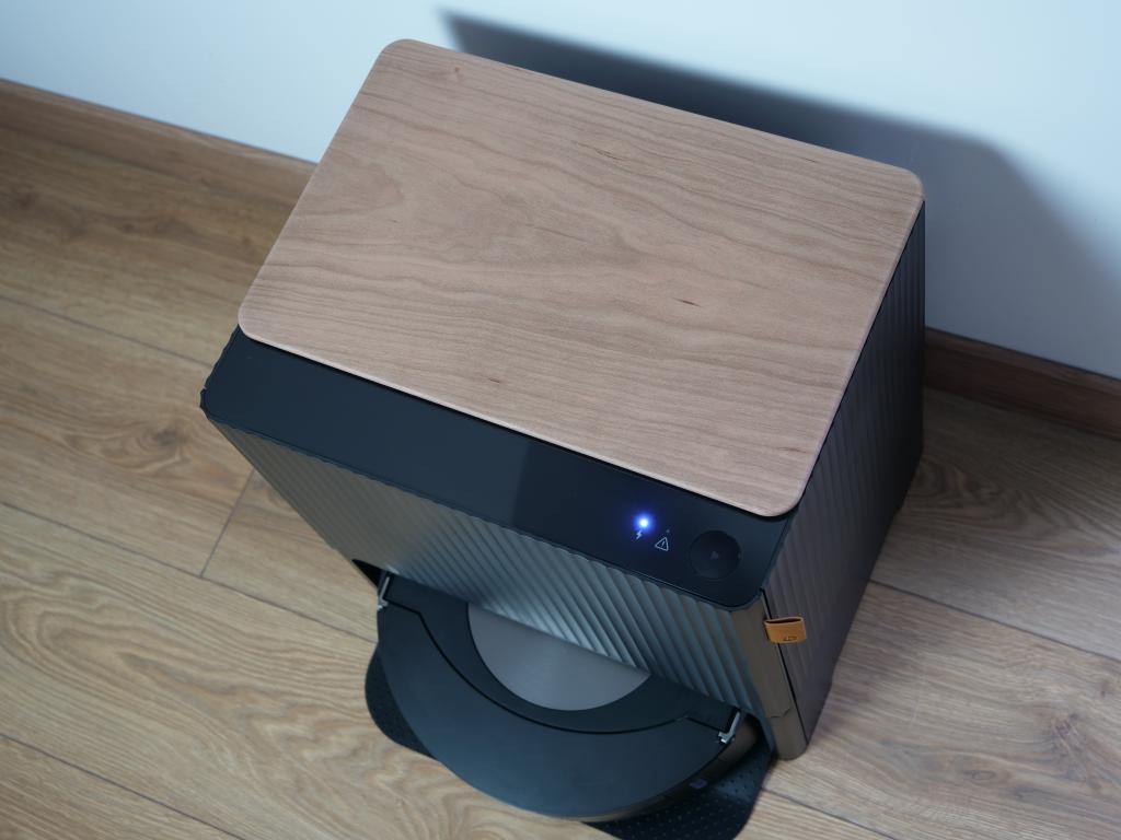 iRobot Roomba Combo j9+ - recenzja - stacja na brud i wodę