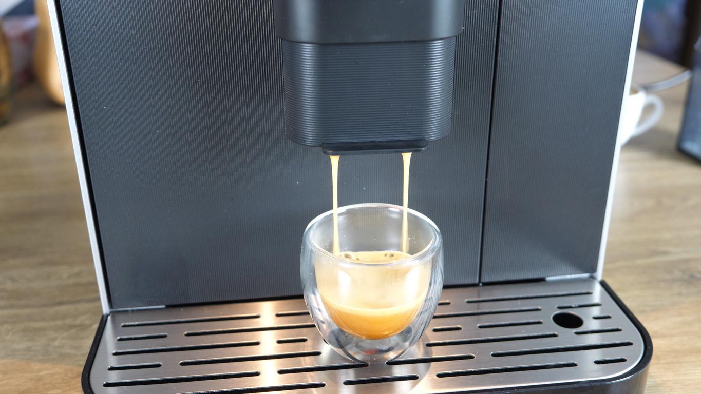 BEKO CaffeExperto CEG7304X - robienie espresso