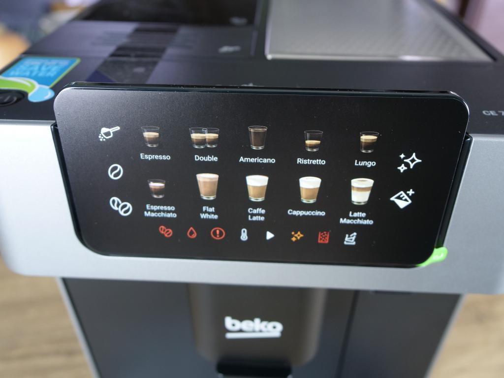 BEKO CaffeExperto CEG7304X - recenzja automatycznego ekspresu do kawy - naklejka na ekranie